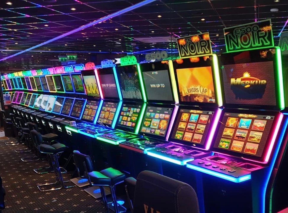 Uk gaming. Слоты Германия. Задний фон слоты. Slot Machine Marine. Acme Gaming solutions Casino.